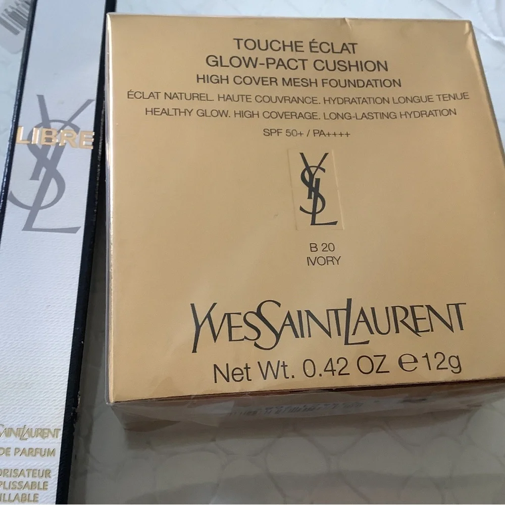 Yves Saint Laurent Touche Éclat Glow-Pact Cushion Foundation - Ivory (B20)